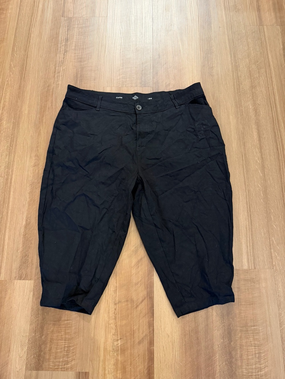 St John’s Bay Woman’s‎ Capri 18 Wide Black Pants